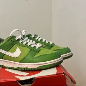 Nikes dunk low triple green chlorophyll